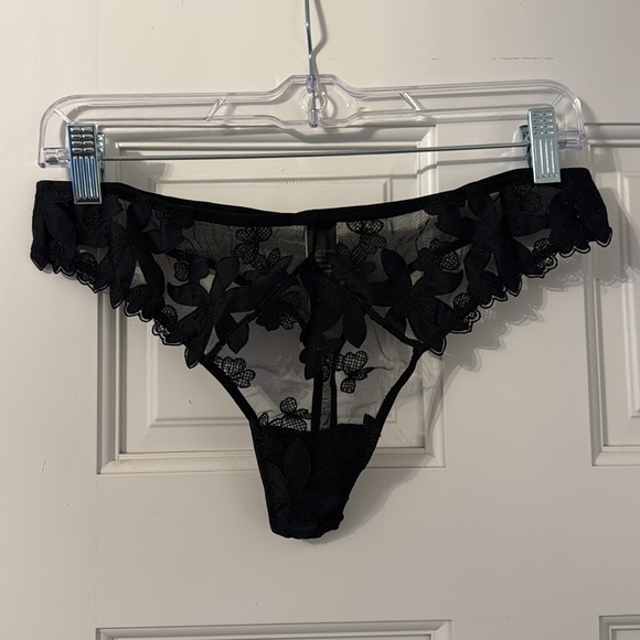 Victoria’s Secret Very Sexy matching bra and thong set - Picture 5 of 8